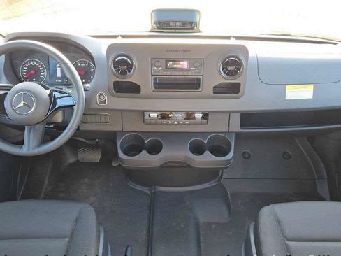 Used 2025 Mercedes-Benz Sprinter 2500 image 15