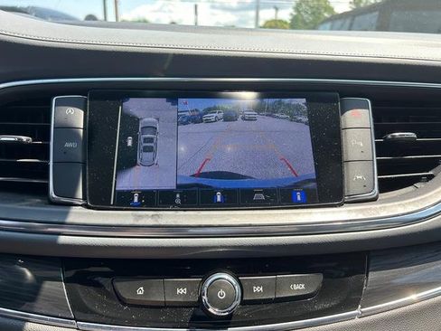 Used 2024 Buick Enclave Premium image 18