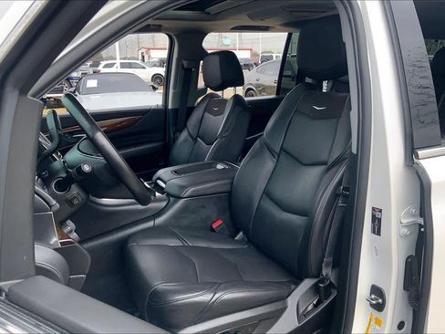 Used 2018 Cadillac Escalade ESV Luxury image 8
