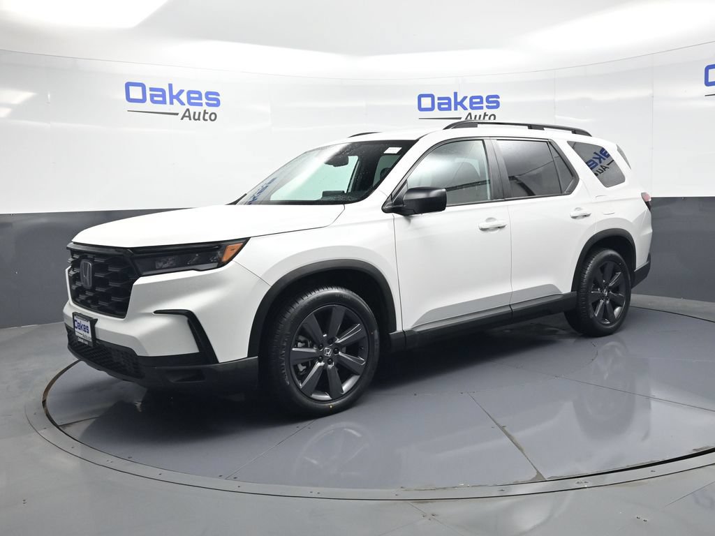 Used 2025 Honda Pilot Sport image 3