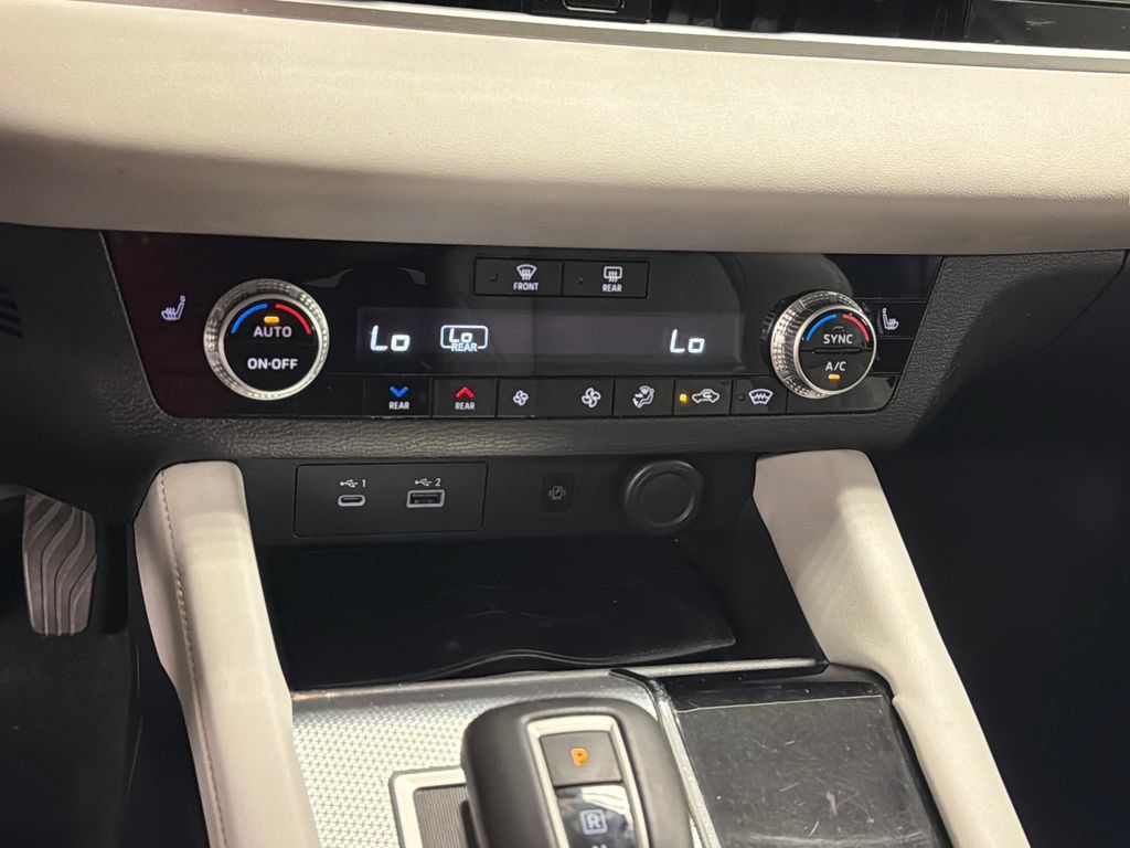 Used 2022 Mitsubishi Outlander SEL AWD/4WD image 34