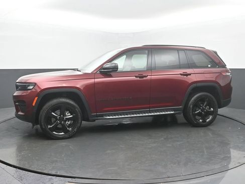 Used 2024 Jeep Grand Cherokee Altitude AWD/4WD image 2