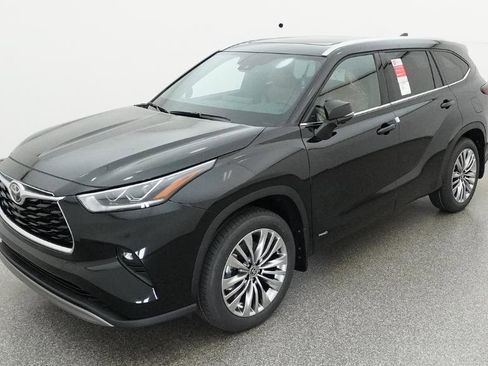 New 2026 Toyota Highlander Platinum image 1