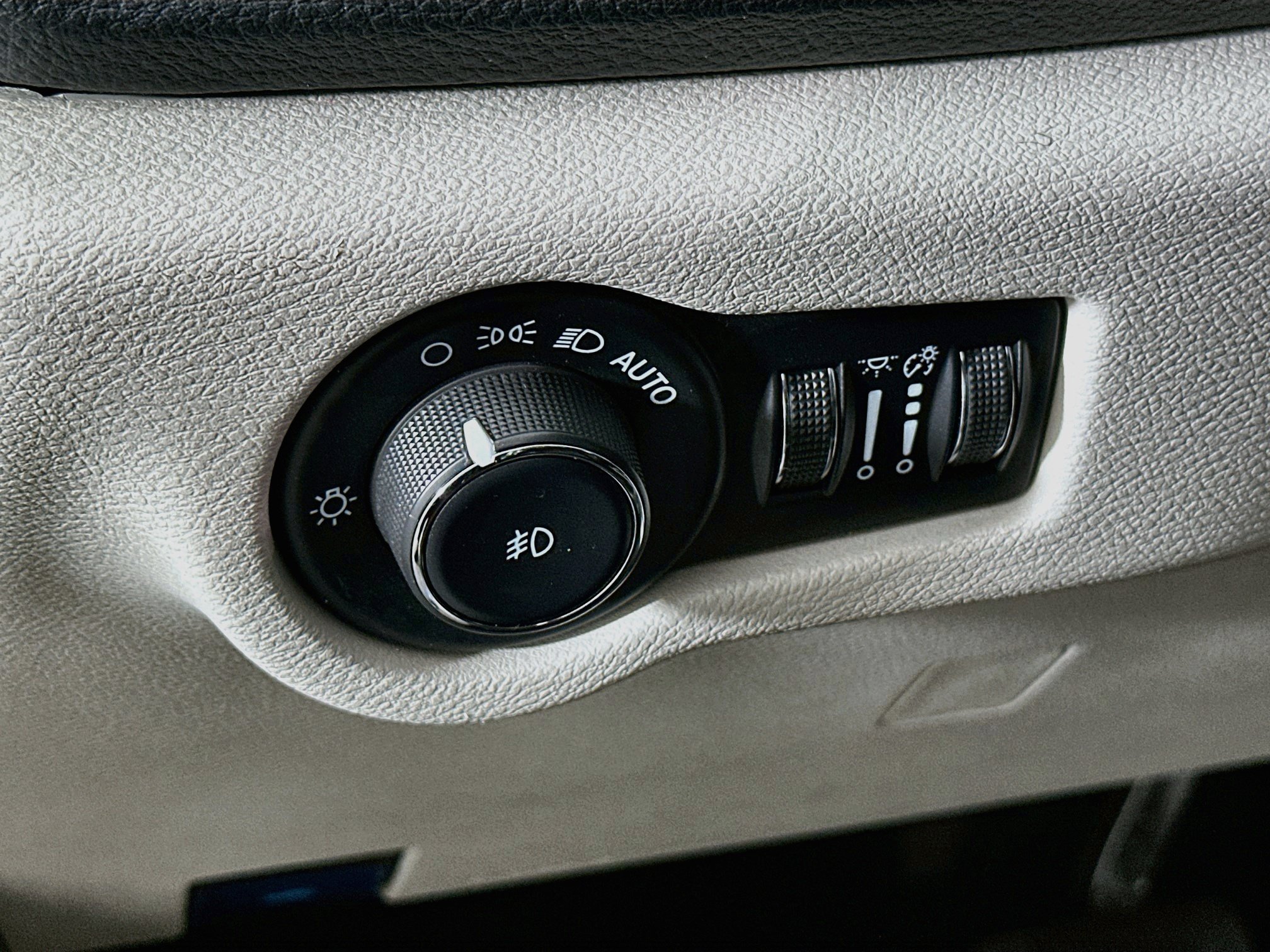Used 2023 Chrysler Pacifica Touring-L FWD image 17