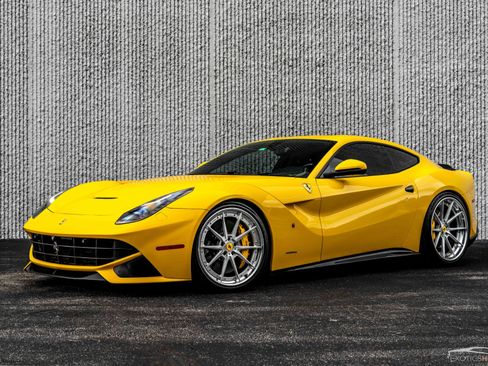 Used 2014 Ferrari F12 Berlinetta RWD image 33