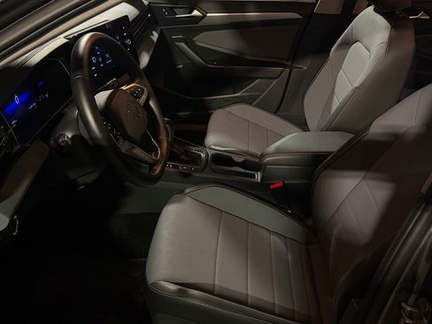 Used 2025 Volkswagen Jetta SE w/ Sunroof Package FWD image 5