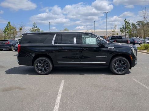 New 2026 GMC Yukon XL Denali w/ Sun & Power Step Package AWD/4WD image 4