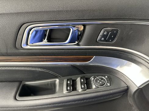 Used 2018 Ford Explorer Limited AWD/4WD image 11