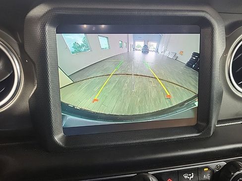 Used 2023 Jeep Wrangler Sahara image 21