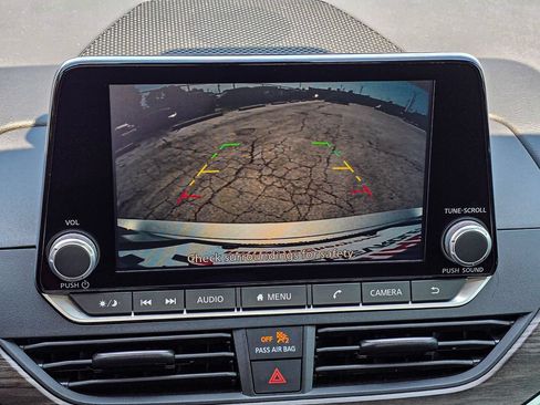 Used 2025 Nissan Altima 2.5 SV FWD image 18