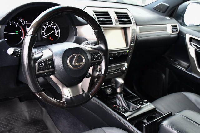 Used 2021 Lexus GX 460 Premium w/ Accessory Package AWD/4WD image 16