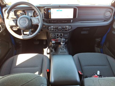 Used 2025 Jeep Wrangler Unlimited Rubicon AWD/4WD image 18