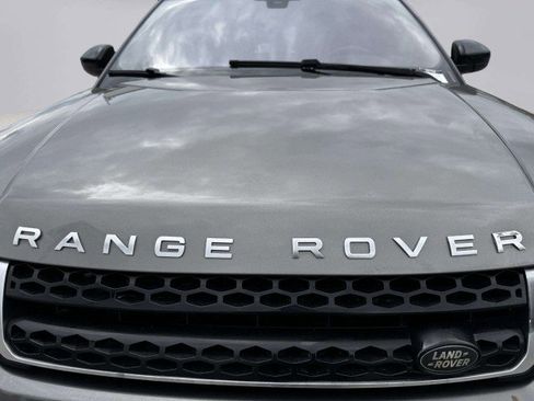 Used 2017 Land Rover Range Rover Evoque SE image 12