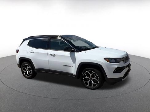 Used 2025 Jeep Compass Limited AWD/4WD image 2