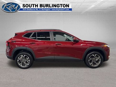 Used 2025 Chevrolet Trax LT w/ Driver Confidence Package FWD image 8
