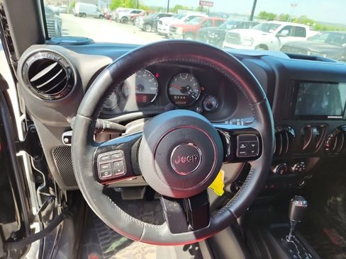 Used 2017 Jeep Wrangler Sahara image 12