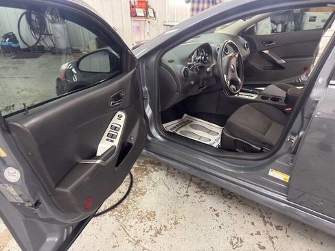 Used 2009 Pontiac G6 Sedan w/ Sport Package 2 image 4
