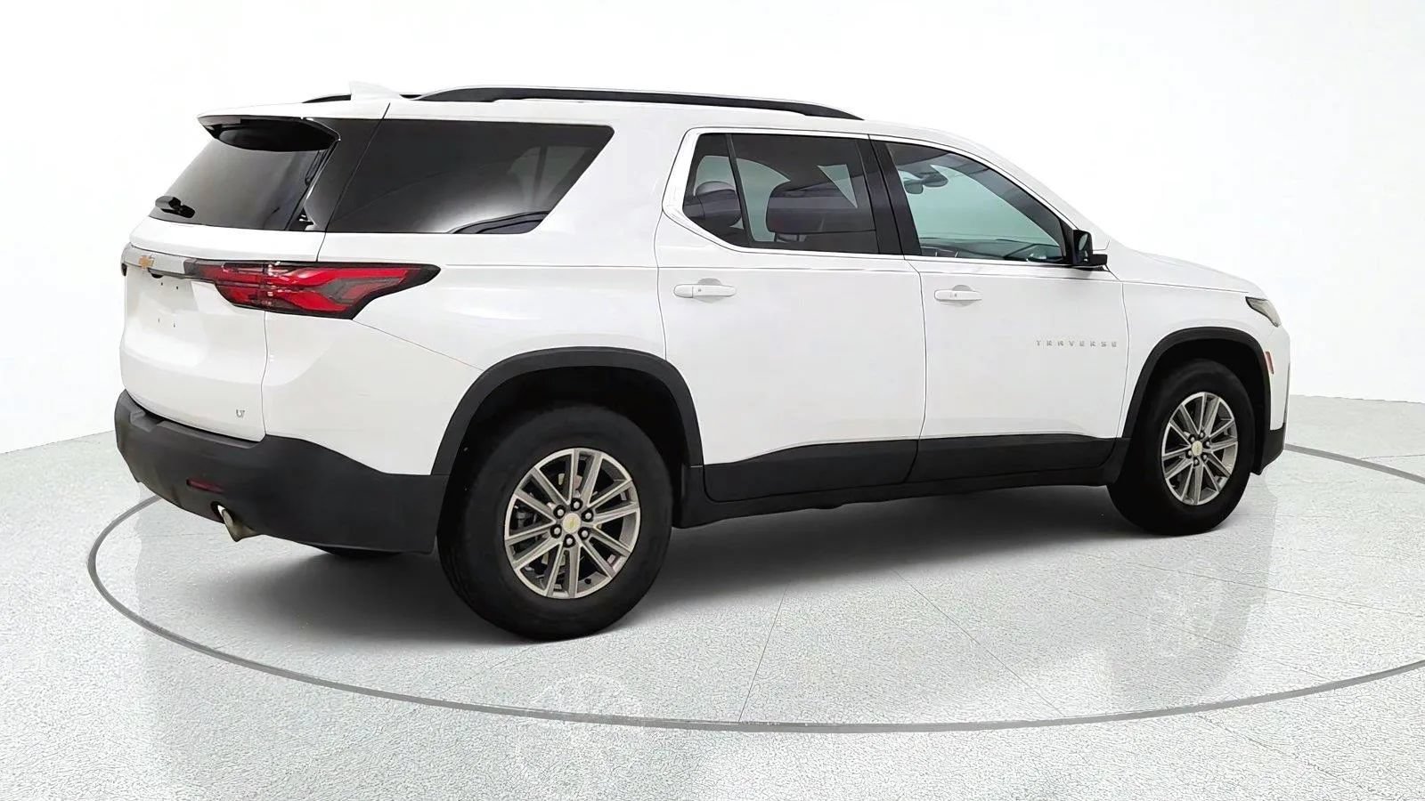 Used 2023 Chevrolet Traverse LT FWD image 9