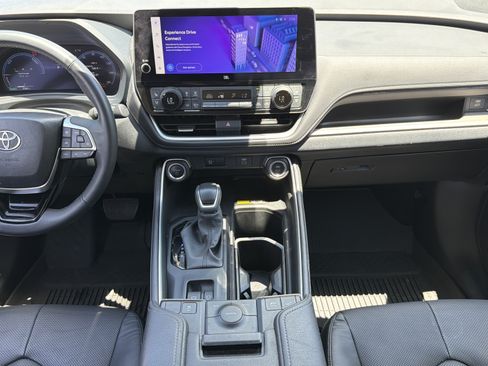 Used 2024 Toyota Grand Highlander AWD Hybrid image 10