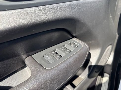 Used 2021 Volvo XC60 T6 Momentum image 37