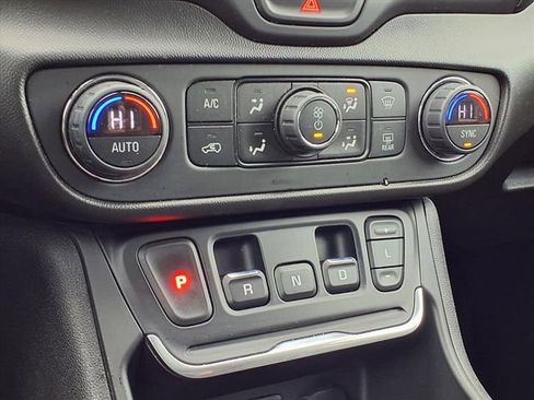 Used 2019 GMC Terrain SLE w/ Driver Convenience Package image 12