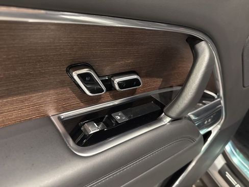 Used 2025 Land Rover Range Rover Long Wheelbase SE image 34