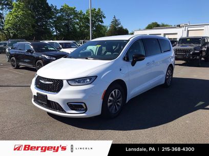 Used 2024 Chrysler Pacifica Limited