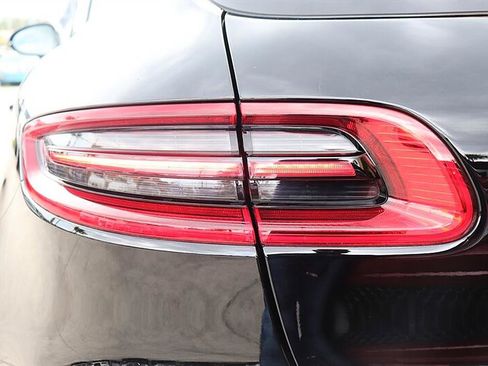 Used 2018 Porsche Macan AWD/4WD image 53