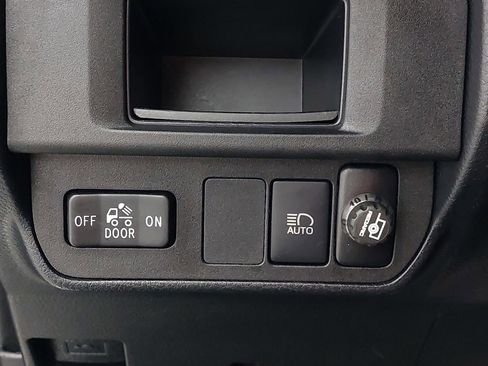 Used 2018 Toyota Tacoma SR5 image 26