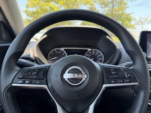 Used 2025 Nissan Sentra SV FWD image 11