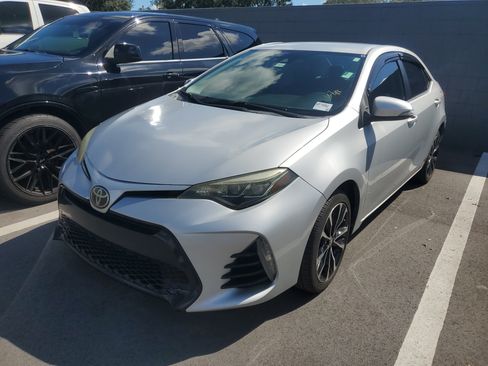 Used 2017 Toyota Corolla SE FWD image 4