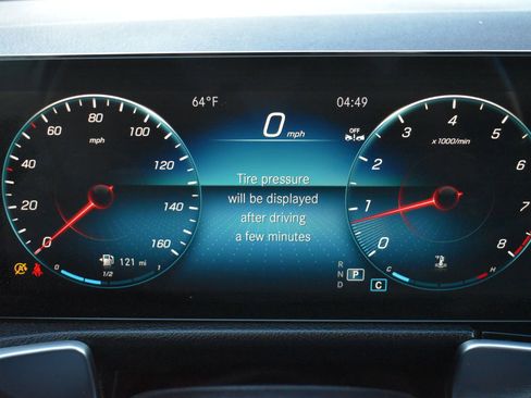 Used 2023 Mercedes-Benz GLB 250 image 31