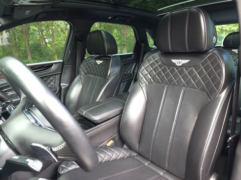 Used 2020 Bentley Bentayga Plug-In Hybrid image 14