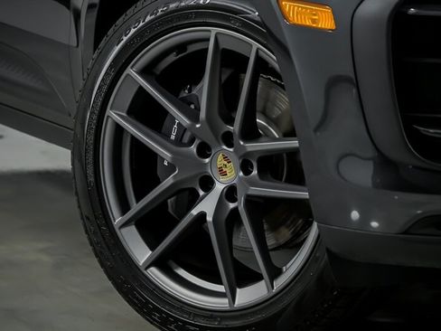 Used 2026 Porsche Macan AWD/4WD image 3