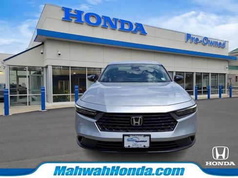 Used 2023 Honda Accord Sport image 2
