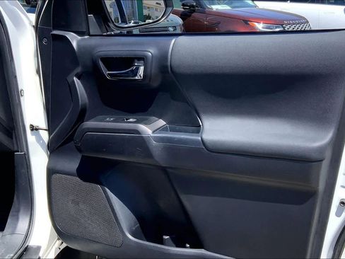 Used 2021 Toyota Tacoma TRD Off-Road w/ Technology Package AWD/4WD image 22