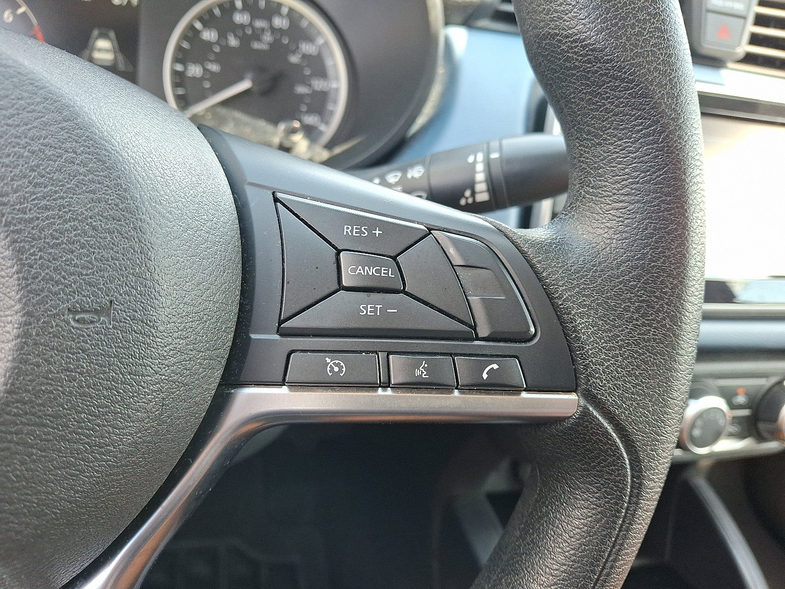 Used 2025 Nissan Versa SV FWD image 23
