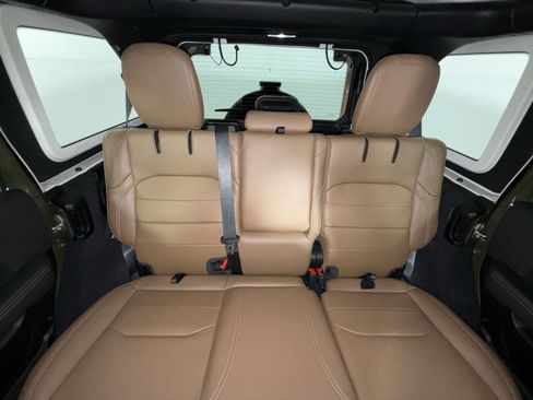 Used 2022 Jeep Wrangler Unlimited Sahara w/ Cold Weather Group AWD/4WD image 24