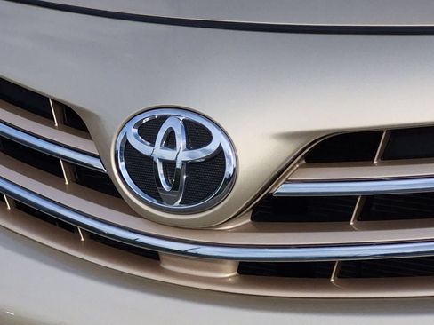Used 2013 Toyota Corolla LE FWD image 12