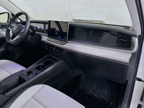 New 2025 Volkswagen Tiguan SE image 28