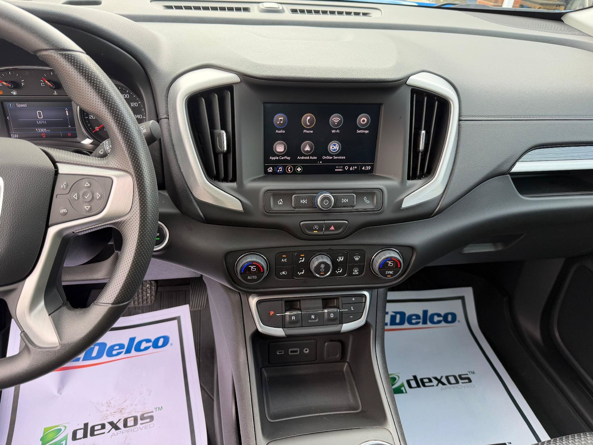 Used 2024 GMC Terrain SLE w/ Driver Convenience Package FWD image 13