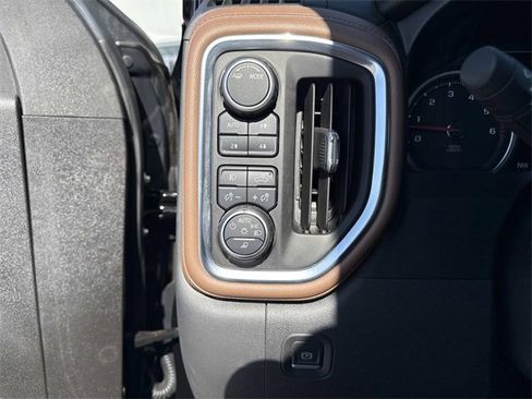 Used 2021 Chevrolet Silverado 1500 High Country w/ Z71 Off-Road Package image 28