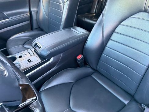 Used 2021 Toyota Highlander XLE FWD image 18