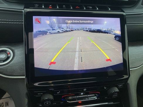 Certified 2022 Jeep Grand Cherokee Limited image 19