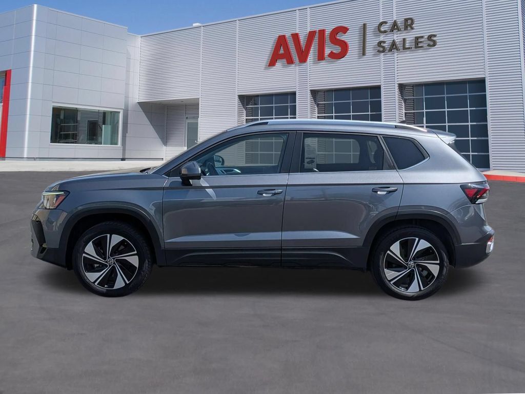 Used 2025 Volkswagen Taos SE AWD/4WD image 10
