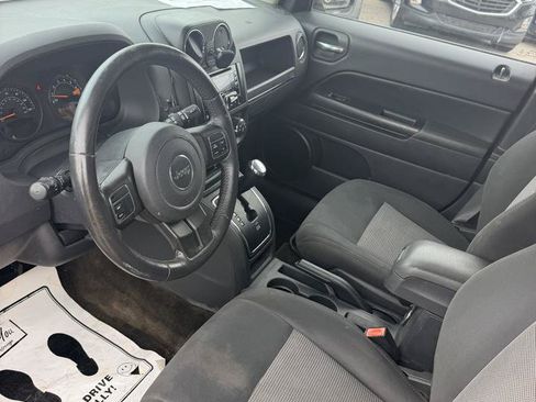 Used 2016 Jeep Patriot Latitude AWD/4WD image 9