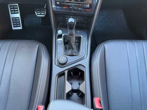 Used 2023 Volkswagen Tiguan SE R-Line image 11