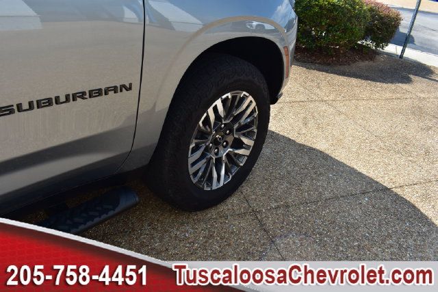 Used 2025 Chevrolet Suburban Z71 w/ Comfort Package AWD/4WD image 17