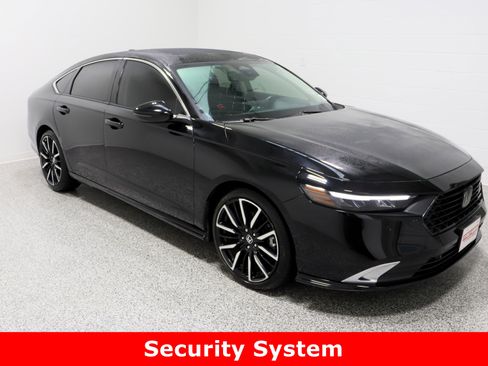 Used 2023 Honda Accord Touring image 4