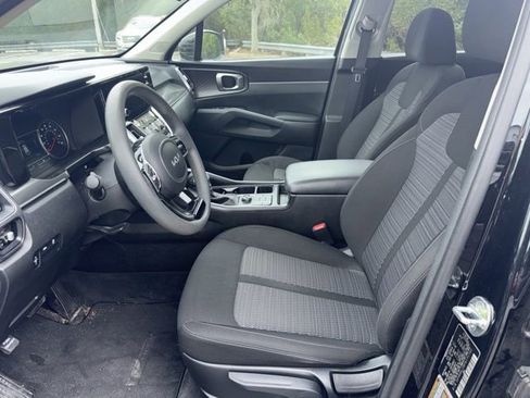 Used 2023 Kia Sorento LX image 9